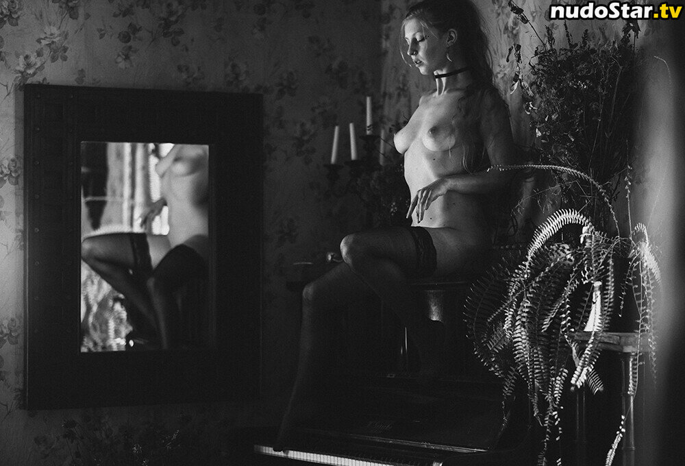 thinloth Nahá OnlyFans Uniknutá Fotka #12