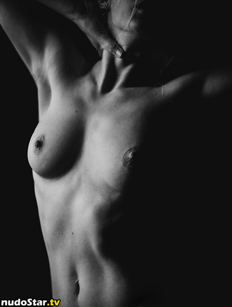 thinloth Nahá OnlyFans Uniknutá Fotka #17